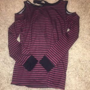 Long sleeve cold shoulder top!!